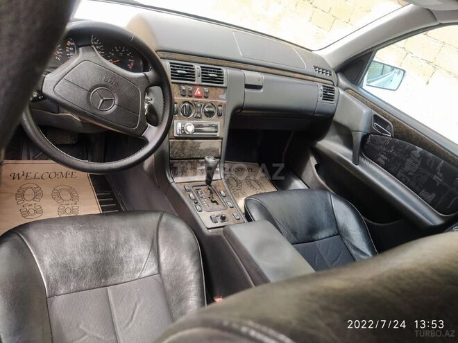 Mercedes E 240 1998, 256,000 km - 2.4 l - Bakı