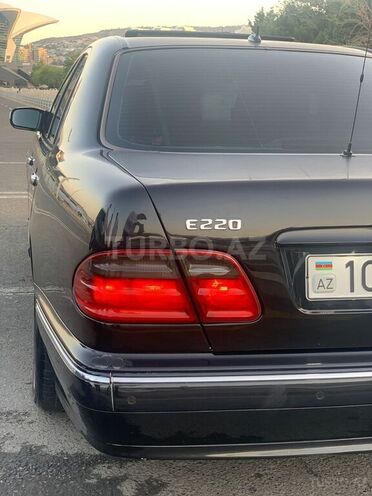 Mercedes E 320 2000, 250,000 km - 3.2 l - Bakı