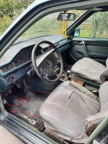 Mercedes E 200 1987, 508,526 km - 2.0 l - Salyan
