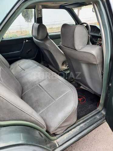 Mercedes E 200 1987, 508,526 km - 2.0 l - Salyan