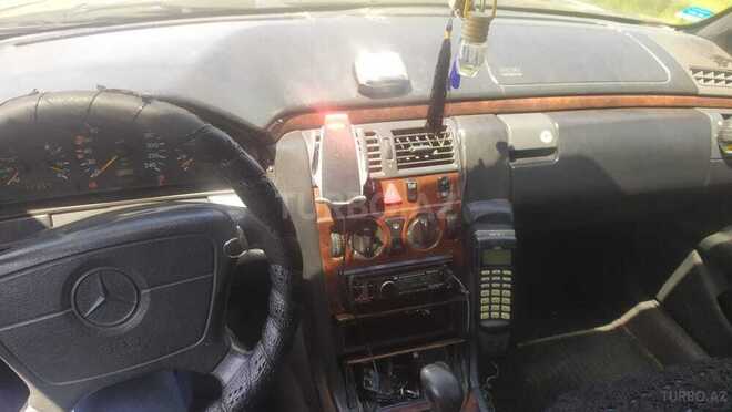 Mercedes E 230 1995, 327,500 km - 2.3 l - Bakı