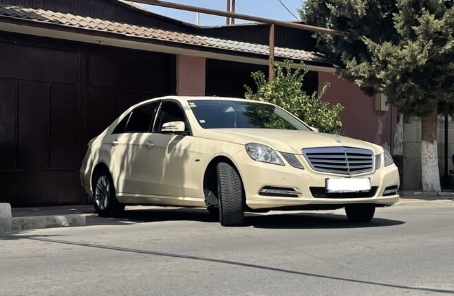 Mercedes E 220 2011, 240,000 km - 2.2 l - Salyan
