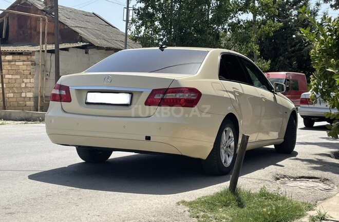 Mercedes E 220 2011, 240,000 km - 2.2 l - Salyan