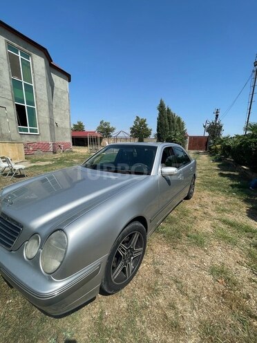 Mercedes E 240 2001, 275,000 km - 2.4 l - Masallı