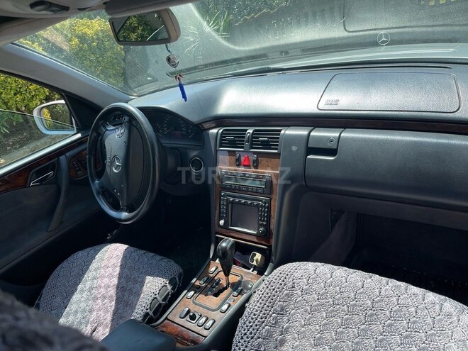 Mercedes E 240 2001, 275,000 km - 2.4 l - Masallı