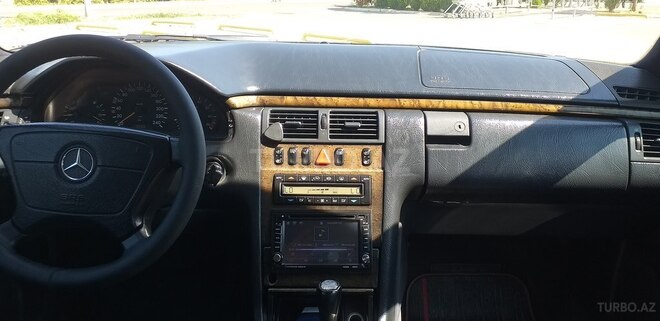 Mercedes E 230 1996, 365,000 km - 2.3 l - Bakı