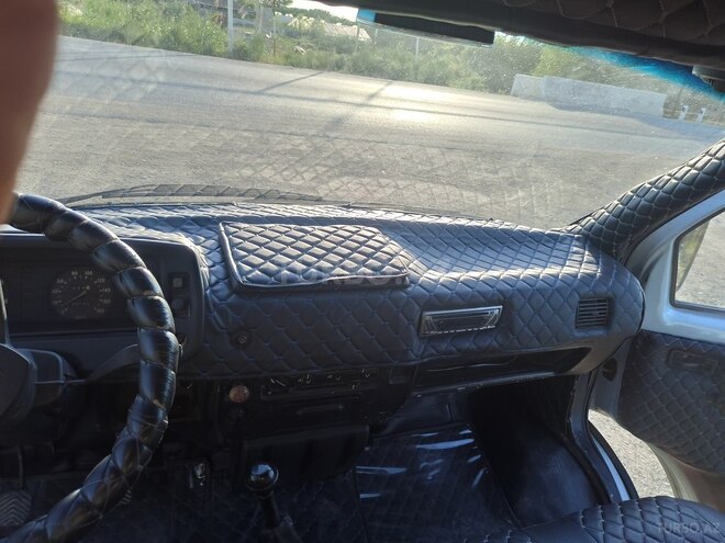 GAZ 3302-744 1998, 800,000 km - 2.4 l - Salyan