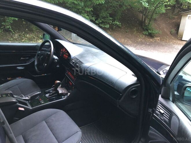 BMW 520 1999, 212,000 km - 2.0 l - Masallı