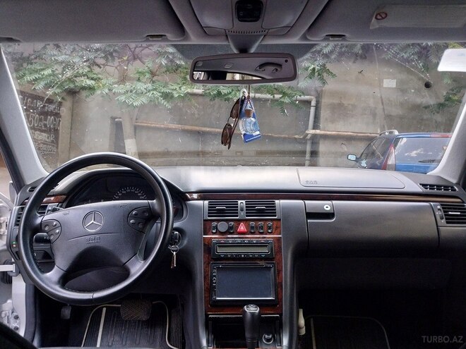 Mercedes E 240 2000, 270,000 km - 2.4 л - Bakı