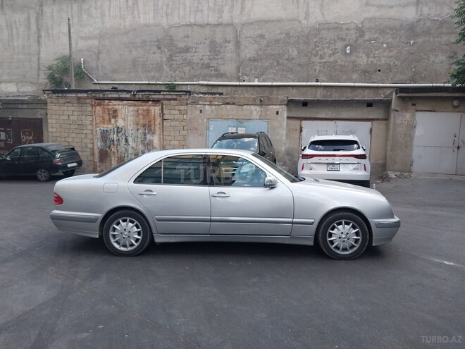 Mercedes E 240 2000, 270,000 km - 2.4 л - Bakı