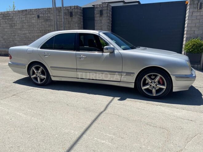 Mercedes E 280 2000, 317,000 km - 2.8 l - Bakı