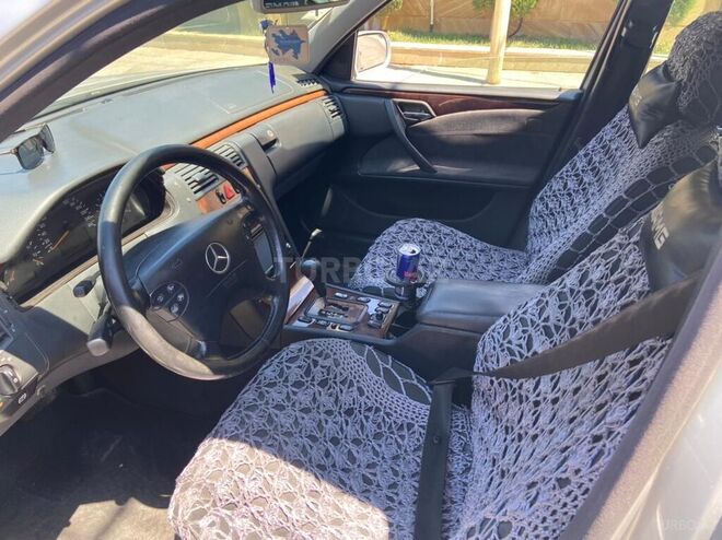 Mercedes E 280 2000, 317,000 km - 2.8 l - Bakı