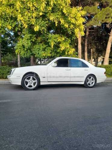 Mercedes E 220 2001, 318,000 km - 2.2 l - Bakı
