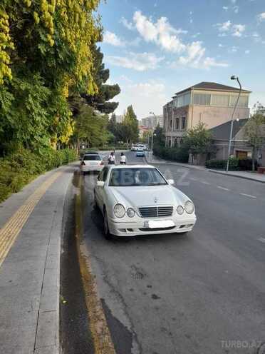 Mercedes E 220 2001, 318,000 km - 2.2 l - Bakı