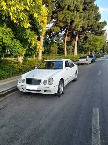 Mercedes E 220 2001, 318,000 km - 2.2 l - Bakı