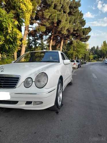 Mercedes E 220 2001, 318,000 km - 2.2 l - Bakı