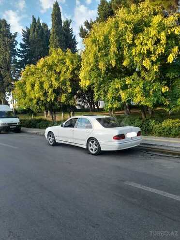 Mercedes E 220 2001, 318,000 km - 2.2 l - Bakı