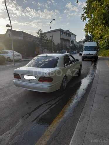 Mercedes E 220 2001, 318,000 km - 2.2 l - Bakı