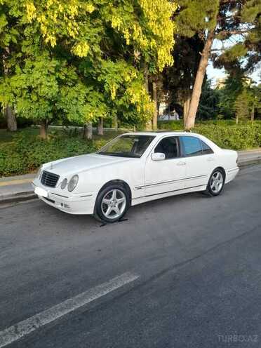 Mercedes E 220 2001, 318,000 km - 2.2 l - Bakı
