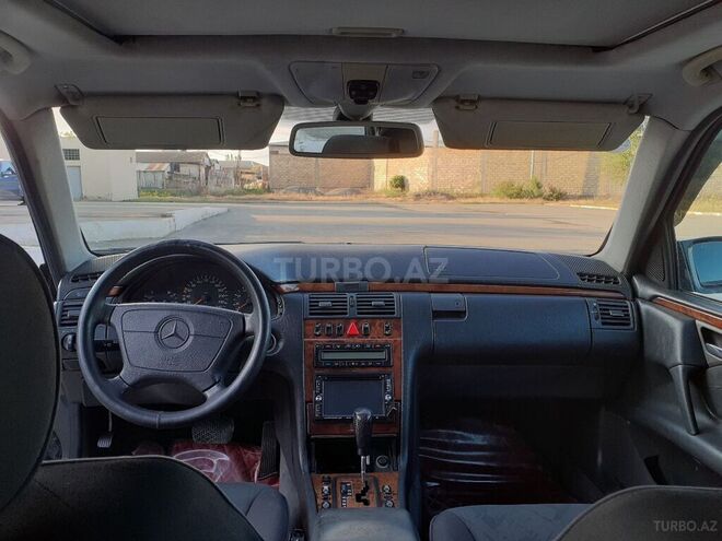 Mercedes E 240 1999, 328 km - 2.4 л - Şirvan