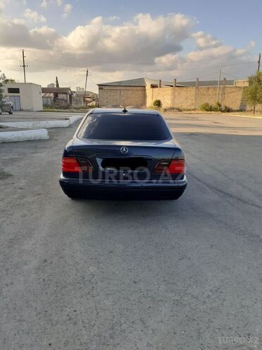 Mercedes E 240 1999, 328 km - 2.4 л - Şirvan