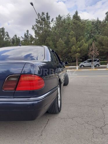 Mercedes E 240 1999, 328 km - 2.4 л - Şirvan