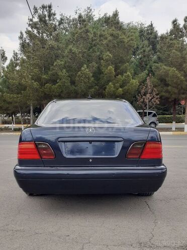 Mercedes E 240 1999, 328 km - 2.4 л - Şirvan