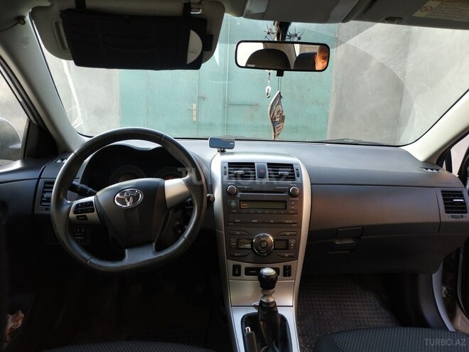 Toyota Corolla 2011, 300,000 km - 1.4 l - Bakı