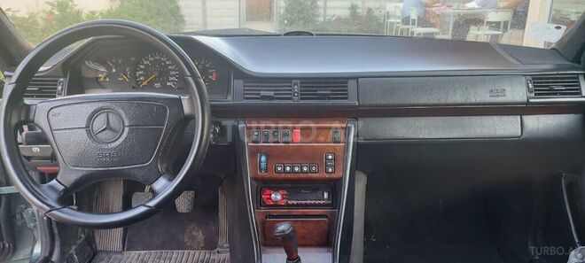 Mercedes E 200 1995, 375,000 km - 2.0 l - Bakı