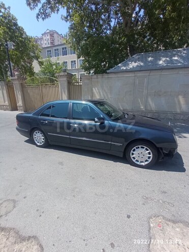 Mercedes E 220 2001, 342,000 km - 2.2 l - Bakı