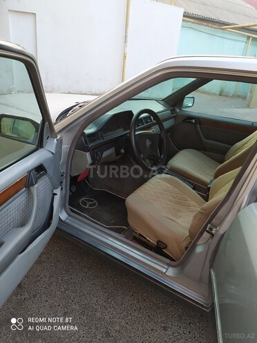 Mercedes E 250 1992, 326,123 km - 2.5 l - Bakı