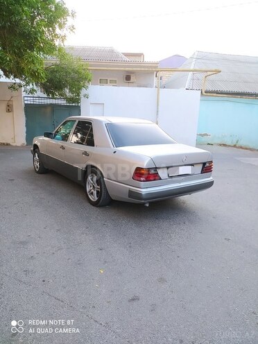 Mercedes E 250 1992, 326,123 km - 2.5 l - Bakı