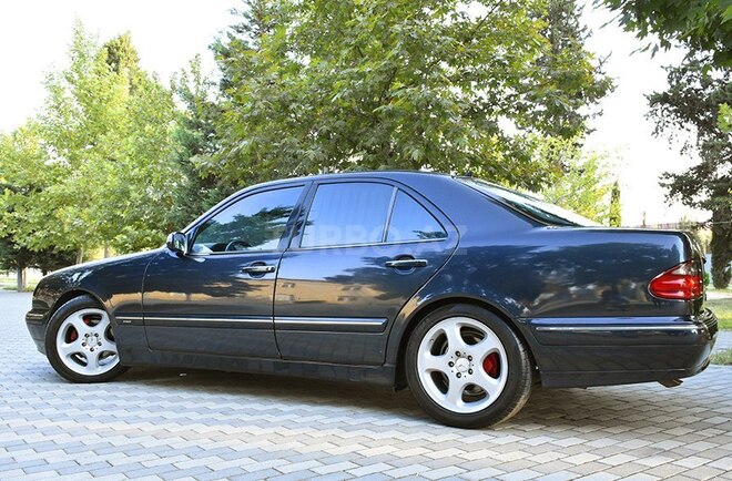 Mercedes E 240 2001, 395,872 km - 2.6 l - İmişli