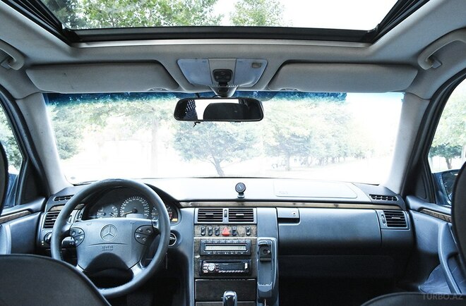 Mercedes E 240 2001, 395,872 km - 2.6 l - İmişli