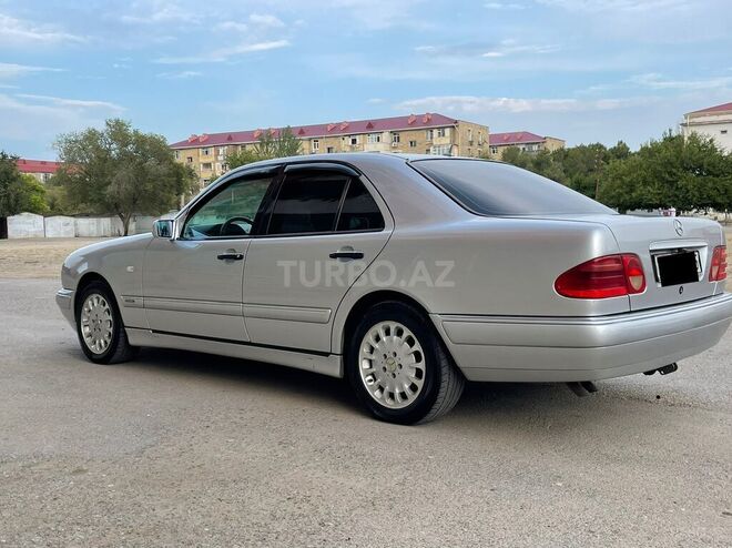 Mercedes E 240 1998, 328,000 km - 2.4 l - Sumqayıt