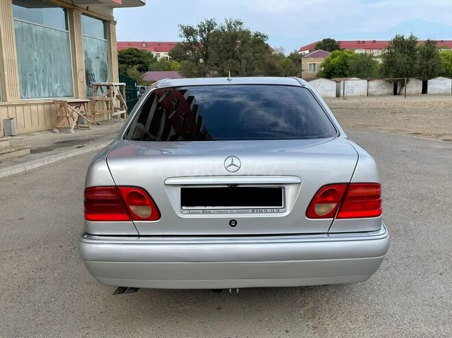 Mercedes E 240 1998, 328,000 km - 2.4 l - Sumqayıt