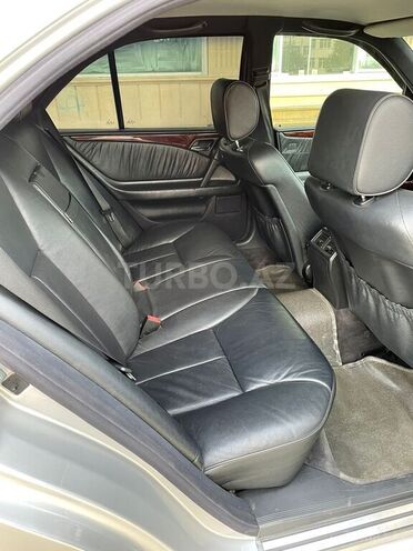 Mercedes E 240 1998, 328,000 km - 2.4 l - Sumqayıt