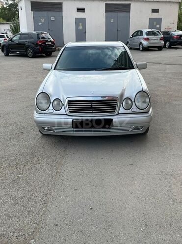 Mercedes E 240 1998, 328,000 km - 2.4 l - Sumqayıt