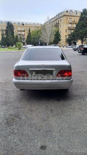 Mercedes E 240 1998, 328,000 km - 2.4 l - Sumqayıt