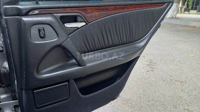 Mercedes E 240 1998, 328,000 km - 2.4 l - Sumqayıt