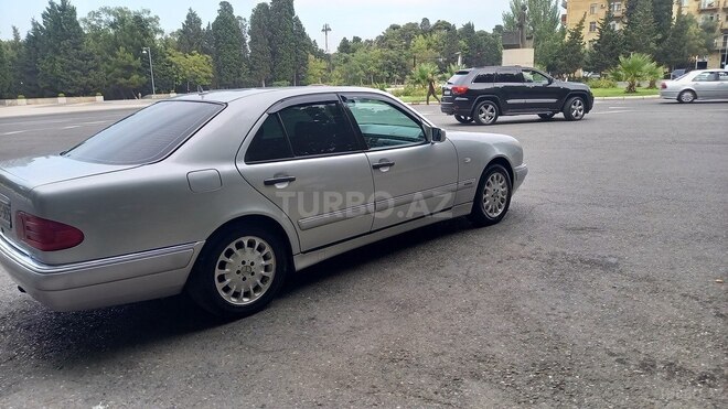 Mercedes E 240 1998, 328,000 km - 2.4 l - Sumqayıt
