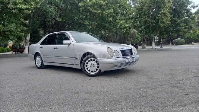 Mercedes E 240 1998, 328,000 km - 2.4 l - Sumqayıt