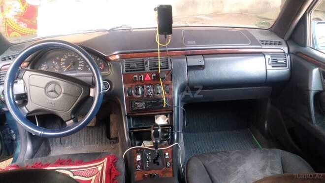 Mercedes E 220 1998, 250,000 km - 2.2 л - Sumqayıt
