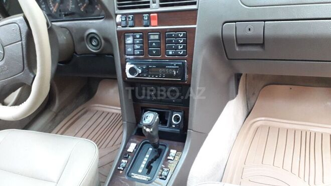 Mercedes C 220 1995, 271,300 km - 2.2 л - Bakı