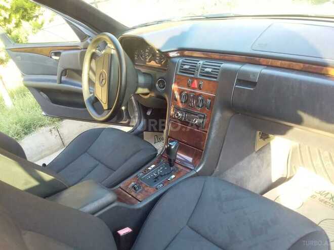 Mercedes E 240 1998, 250,000 km - 2.4 l - Sumqayıt