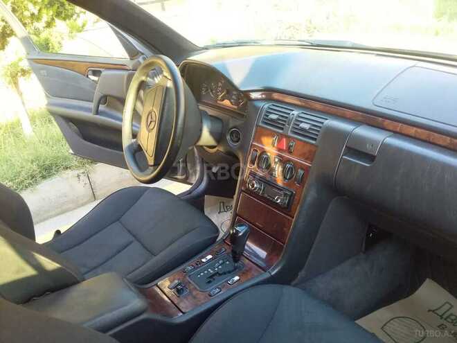 Mercedes E 240 1998, 250,000 km - 2.4 l - Sumqayıt