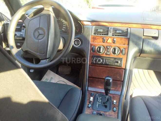 Mercedes E 240 1998, 250,000 km - 2.4 l - Sumqayıt