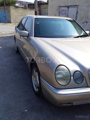 Mercedes E 240 1998, 250,000 km - 2.4 l - Sumqayıt