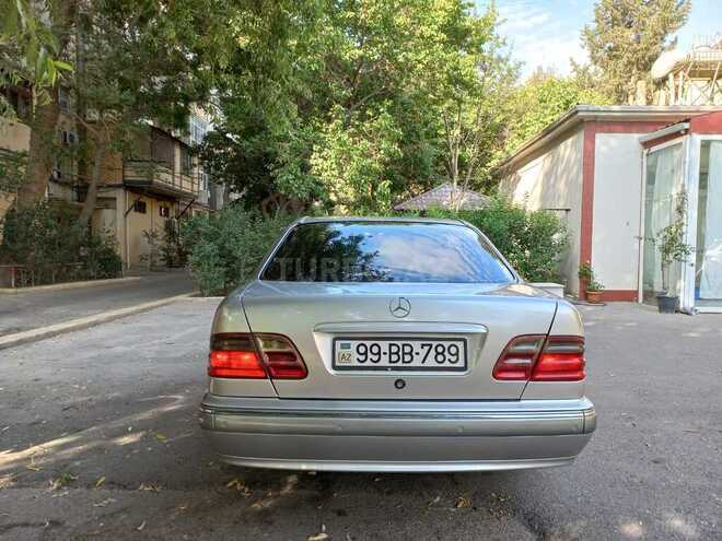Mercedes E 220 2001, 289,000 km - 2.2 l - Bakı