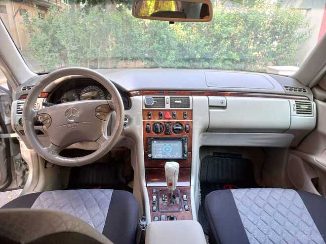 Mercedes E 220 2001, 289,000 km - 2.2 l - Bakı